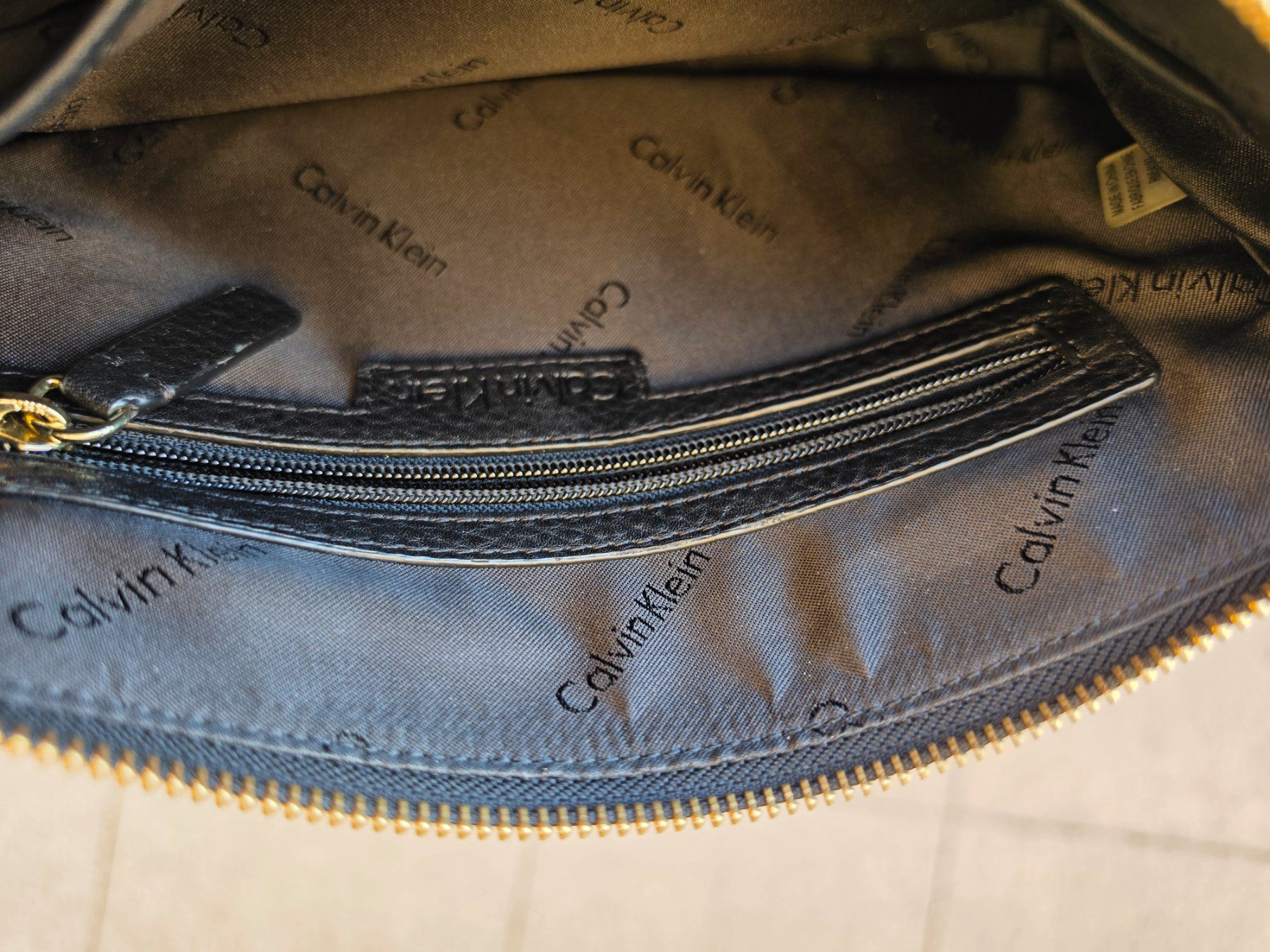 Calvin Klein Sacs femmes: Calvin Klein Handtasche – D'occasion à Bachenbülach par Tami_T 2