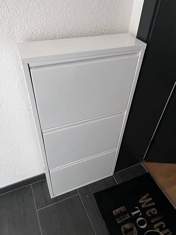 Schränke: Armoire métallique à chaussures – Gebraucht aus La Tour-de-Peilz von Lucky93