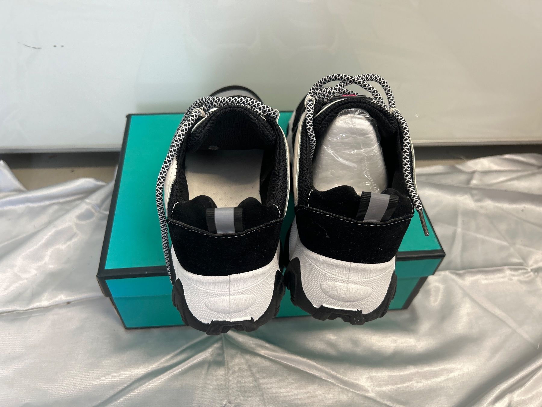 Herrenschuhe: Sneaker schwarz/weiss/grau Gr 38 Neu Gratis Versand – Neu und originalverpackt aus Regensdorf von Spyke55 2