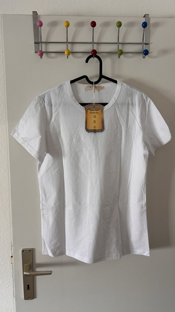 T-shirt: Essential White T-Shirt - Summer Staple, Size M – Usato da Genève venduto da Noemie.wrmsi