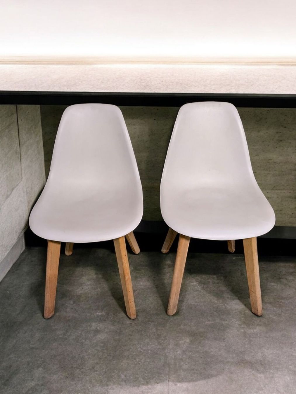 Stühle: 2 Plastic Side Chair – Gebraucht aus Zürich von Pinogaudio