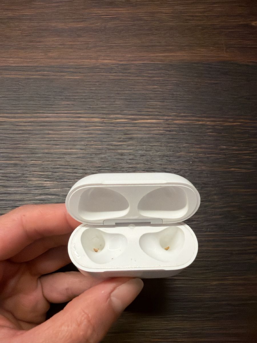Apple Ladegerät: Ladehülle AirPods Pro 3. Generation – Gebraucht aus Bern von jeanine_bieri 2