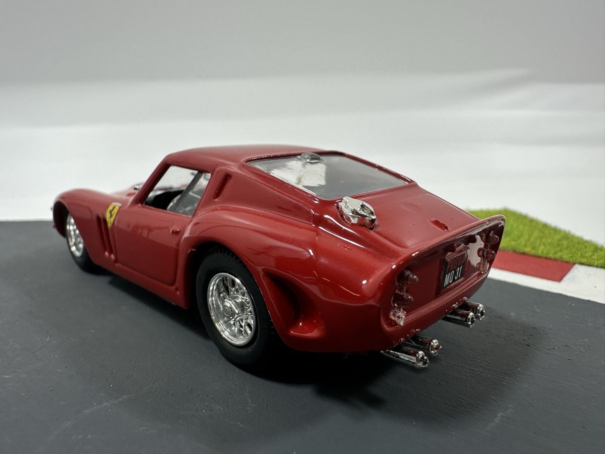 Ferrari Modellini d'auto: Ferrari 250 GTO 1:43, rot, MODEL BOX – Usato da Zofingen venduto da rf9_x2xt 3