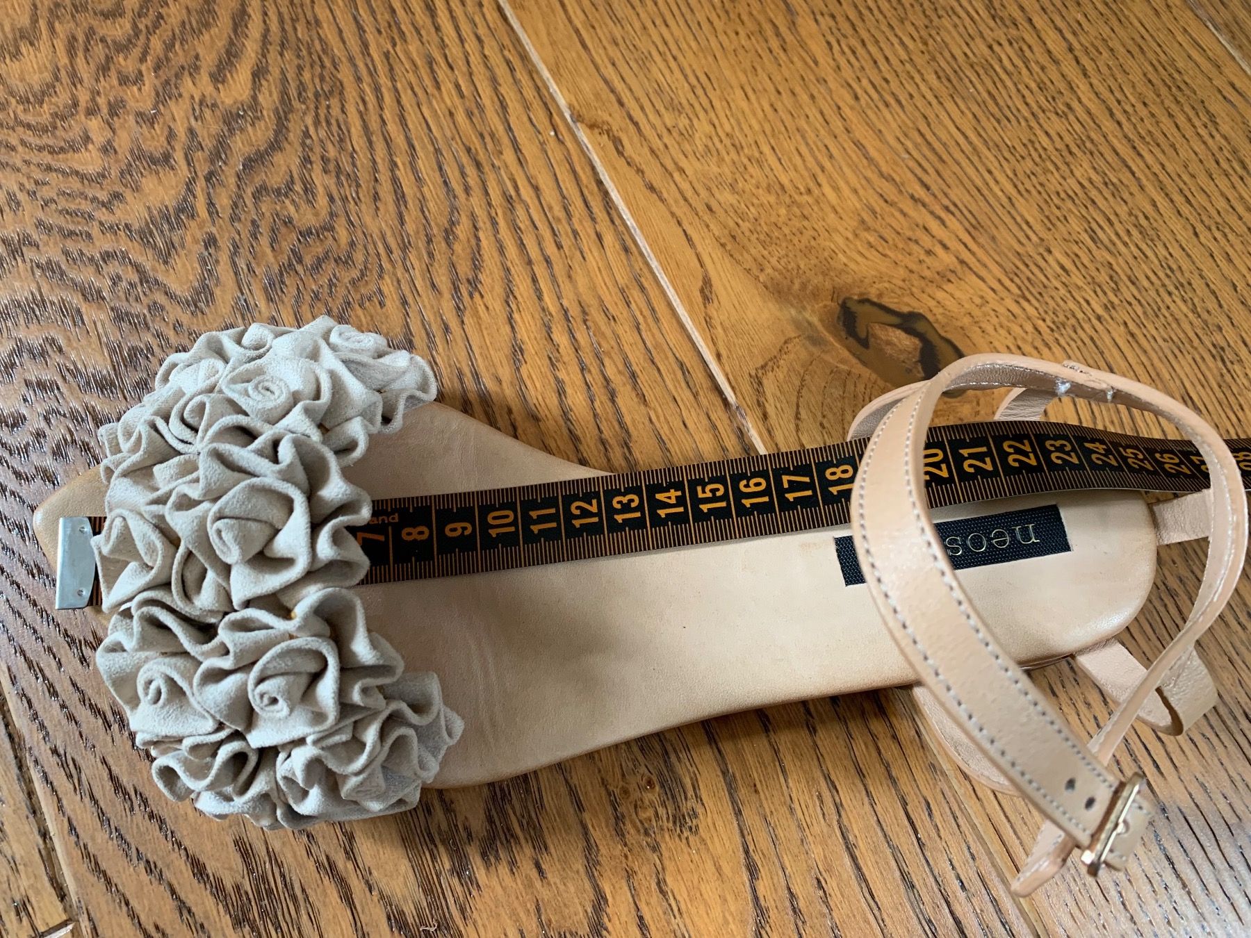 Neosens Scarpe da donna: Neosens 3073C Lederblumen Deko,beige Gr.37 – Nuovo (secondo la descrizione) da Zürich venduto da finsti 4