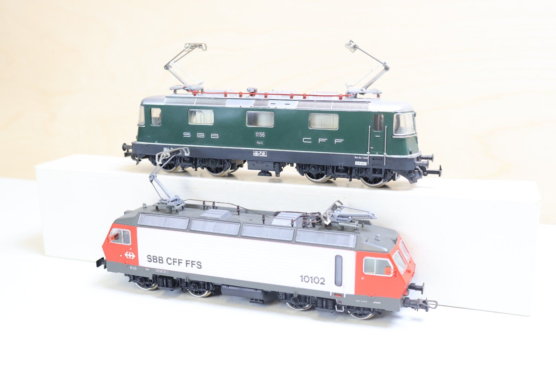 Roco Modelleisenbahnen: ROCO/Fleischmann 2 x SBB Re 4/4 E-Lok - AC H0 Doppelpack – Gebraucht aus Winterthur von Monstera 6