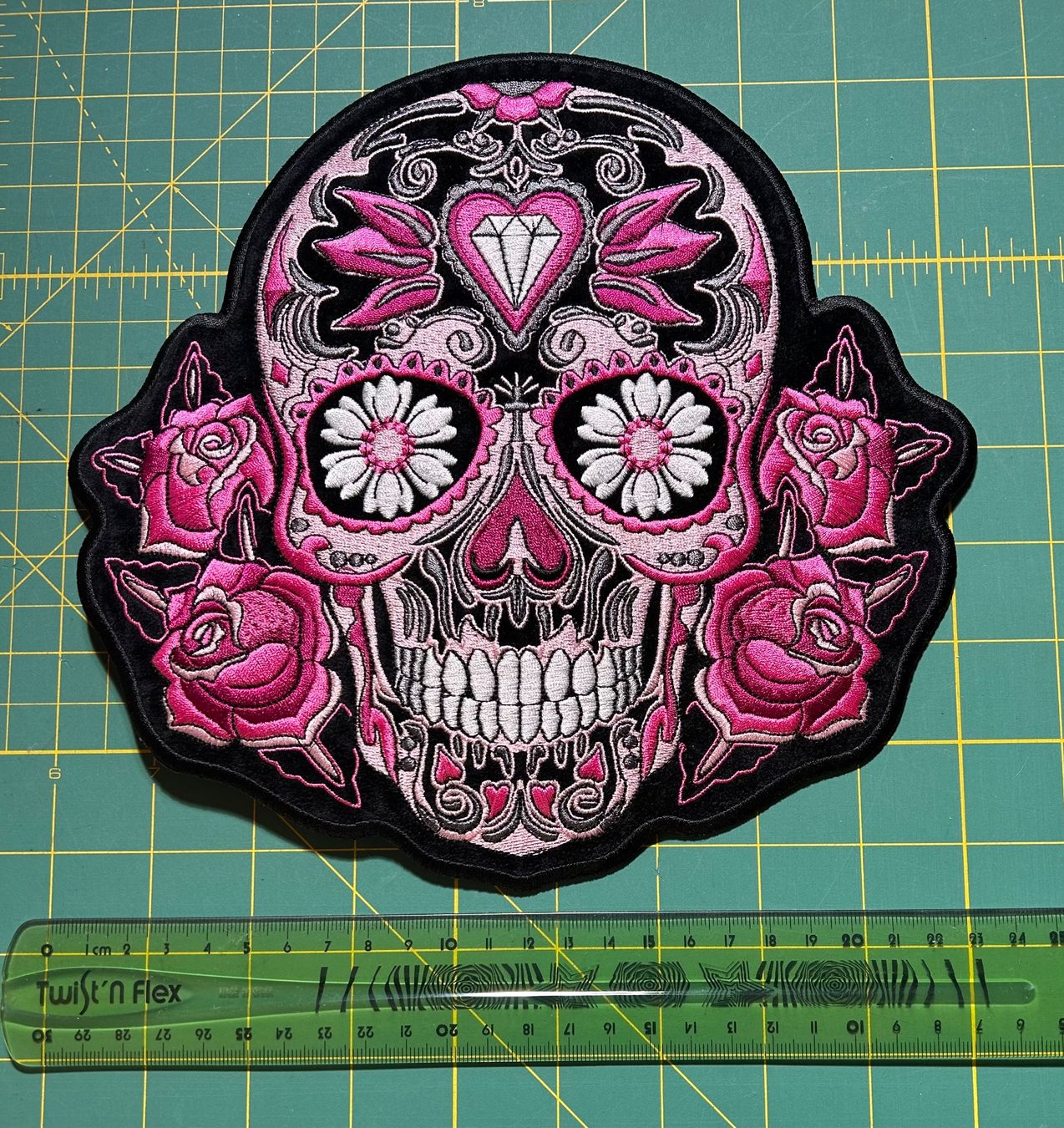 Toppe: Patch crâne rose à coudre sur veste ou autre support – Nuovo (secondo la descrizione) da Bouveret venduto da sev_qj7l