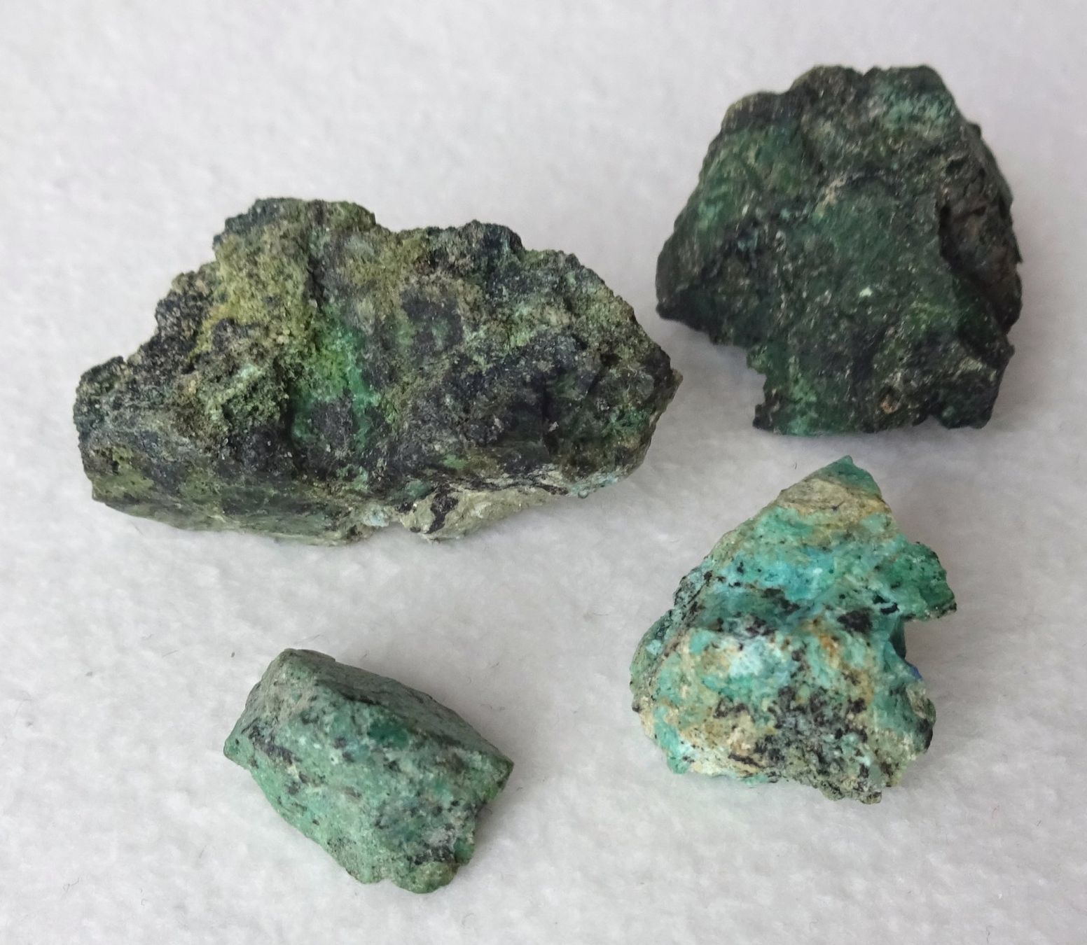 Minerali & Pietre curative: Chrysokoll Rohsteine – Usato da St.Gallen venduto da Paddington11 2