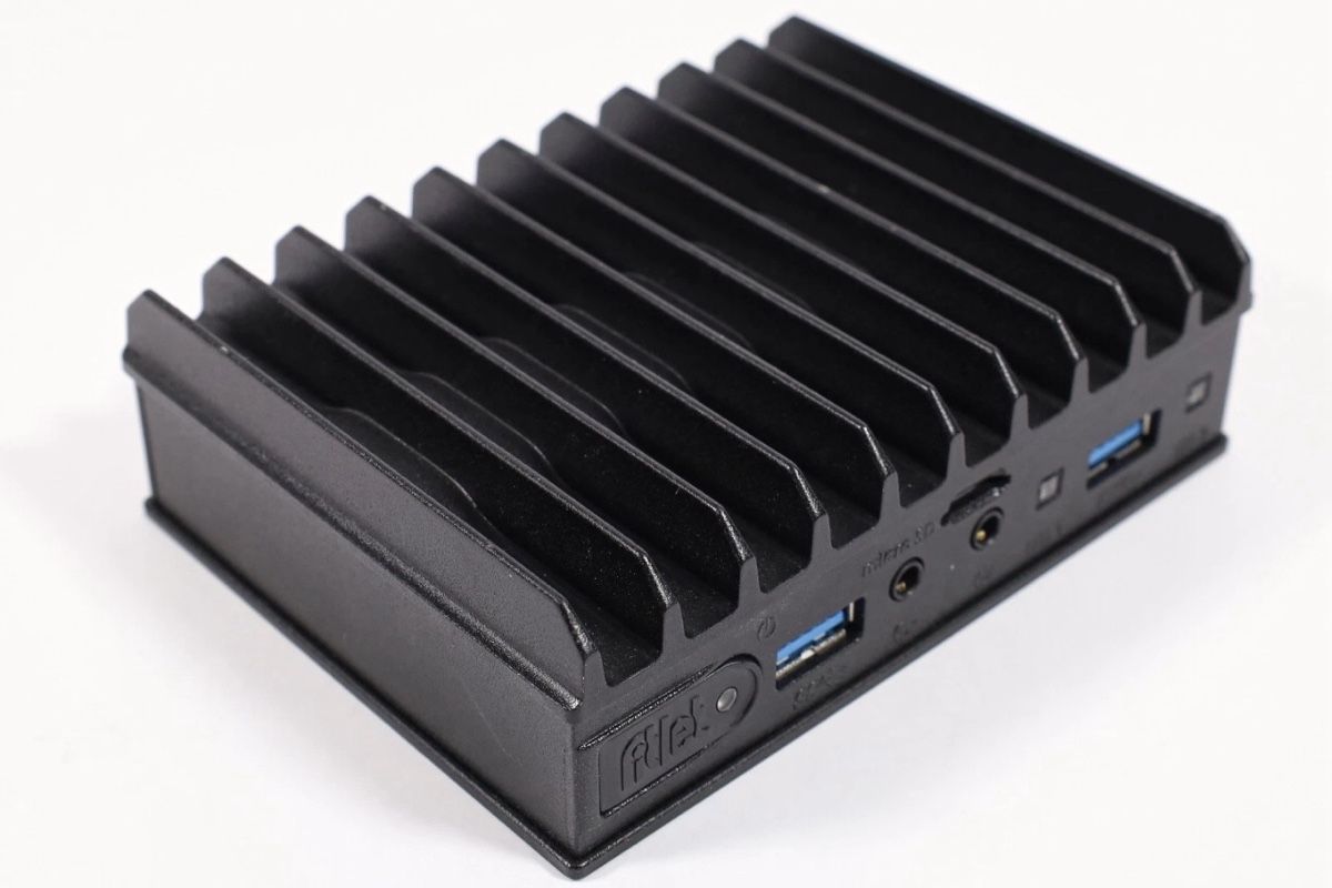 PC: Industrial Fanless Mini PC – Usato da Zürich venduto da jankais3r 2