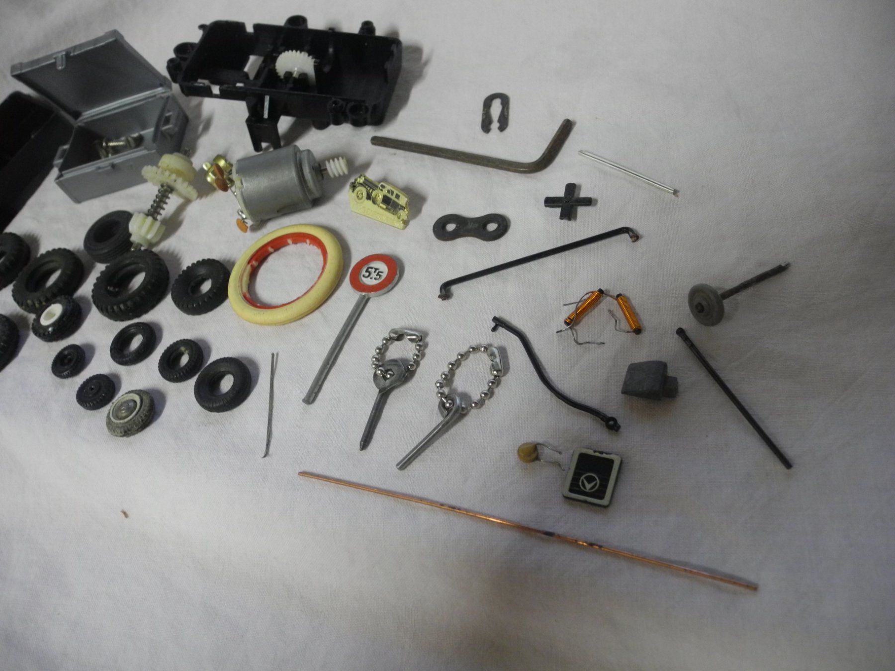 Modellini d'auto: KONVOLUT:  DIVERSE  ERSATZTEILE  + PNEUS – Usato da Gurtnellen venduto da Murmeli99 3