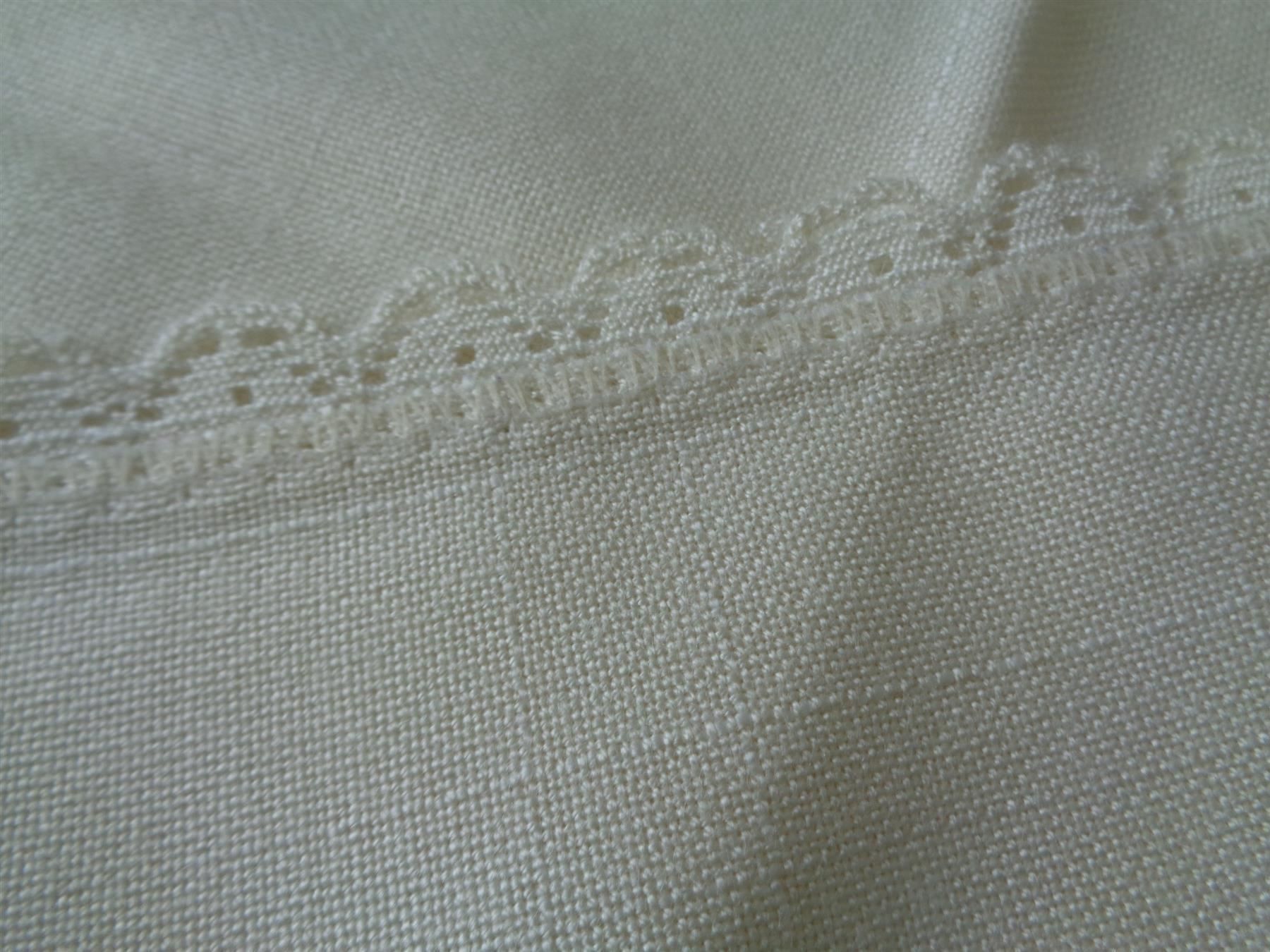 Decken: Tischdecke beige 79x79 cm. Polyacryl – Gebraucht aus Chur von omonia 5