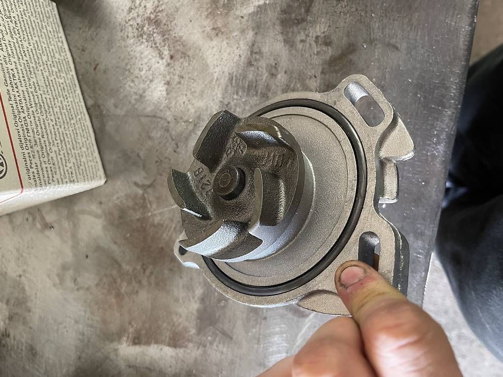 Toutes les pièces auto: Originale Audi 90 Wasserpumpe – D'occasion à Altstätten SG par lau_8yhc