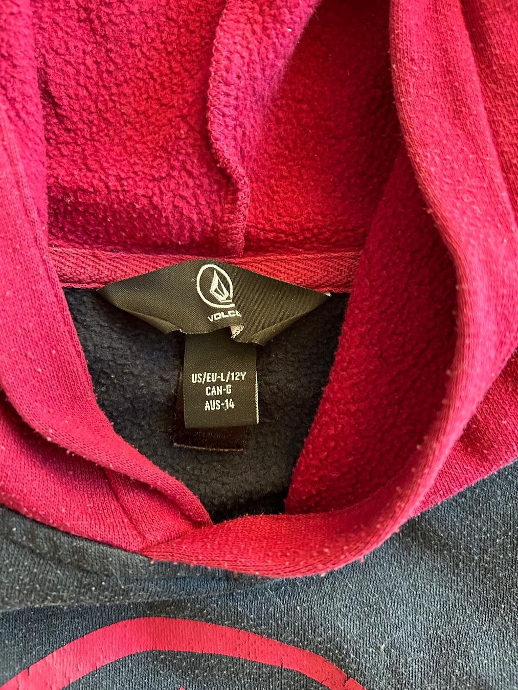 Pulls & Sweat-shirts: Hoodie Volcom – D'occasion à Chêne-Bourg par JKLN 1