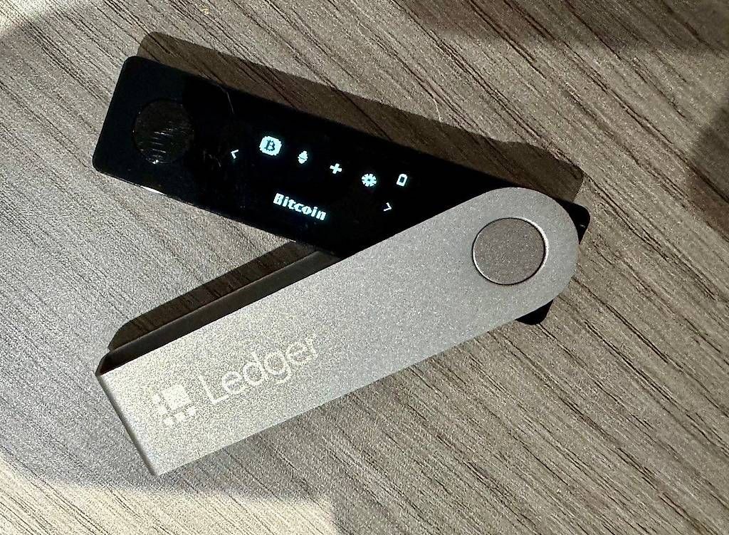 Ledger Coin Miner: Ledger Nano X - Crypto hardware wallet – Usato da Gordola venduto da spi_5t9j 1
