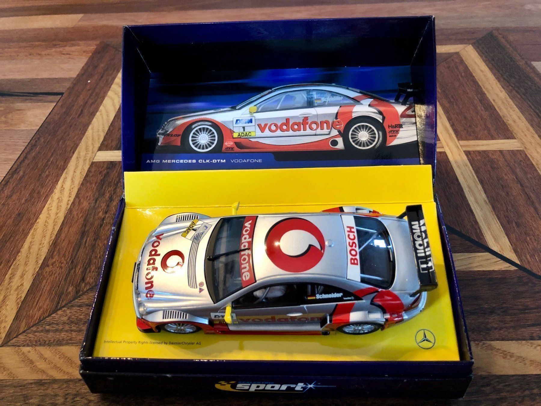 Piste: Mercedes CLK DTM "Vodafone" No 1 – Nuovo e nell'imballaggio originale da Dielsdorf venduto da Eleanor_Dude 1