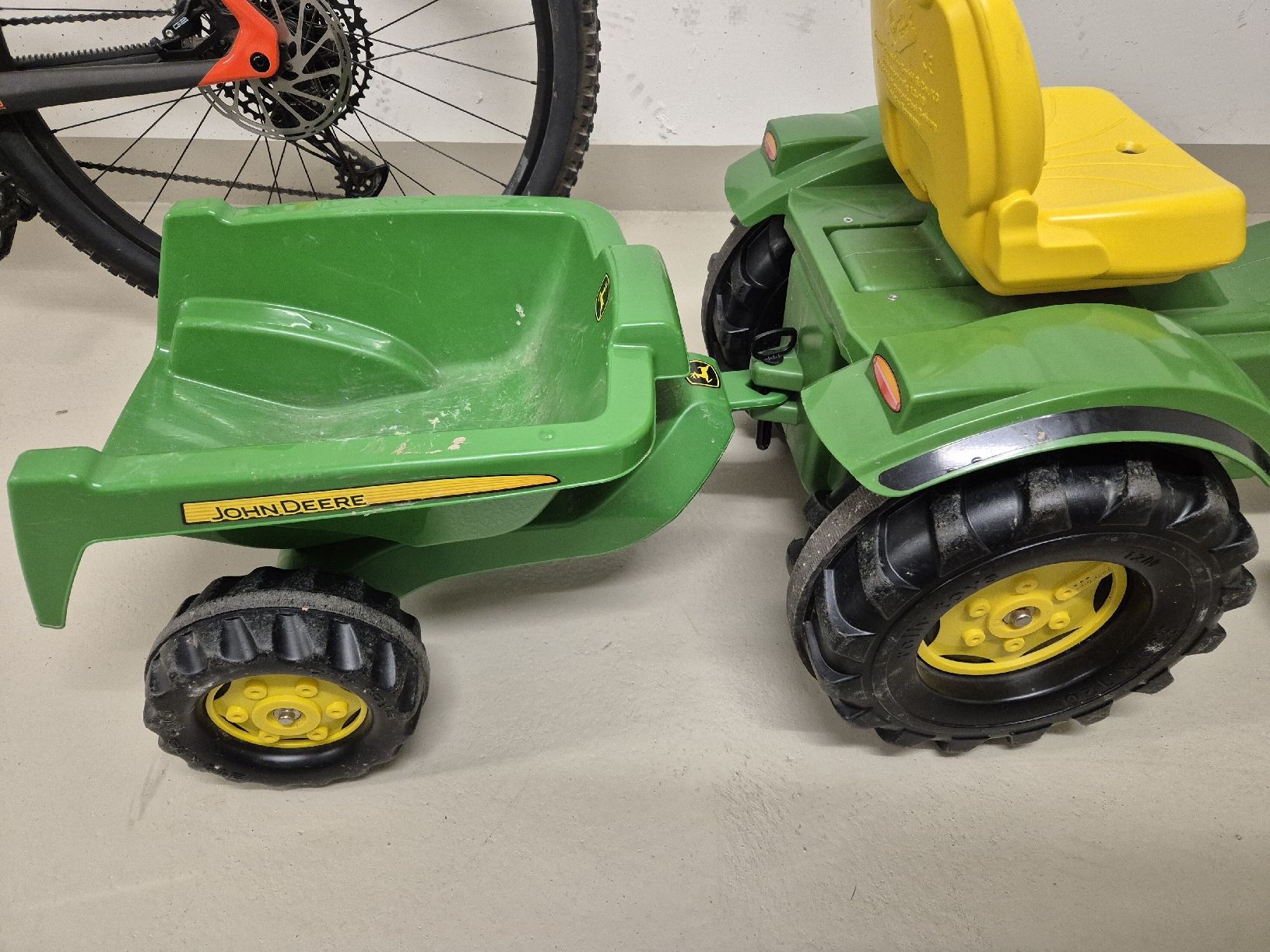 John Deere Tracteurs: Tracktor – D'occasion à Rickenbach SO par S.u.n.s.h.i.n.e.83 2