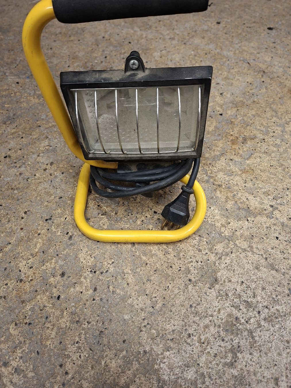 Lampade: Scheinwerfer 230Volt IP54 Max 150Watt – Usato da Neunkirch venduto da MaElekt 1