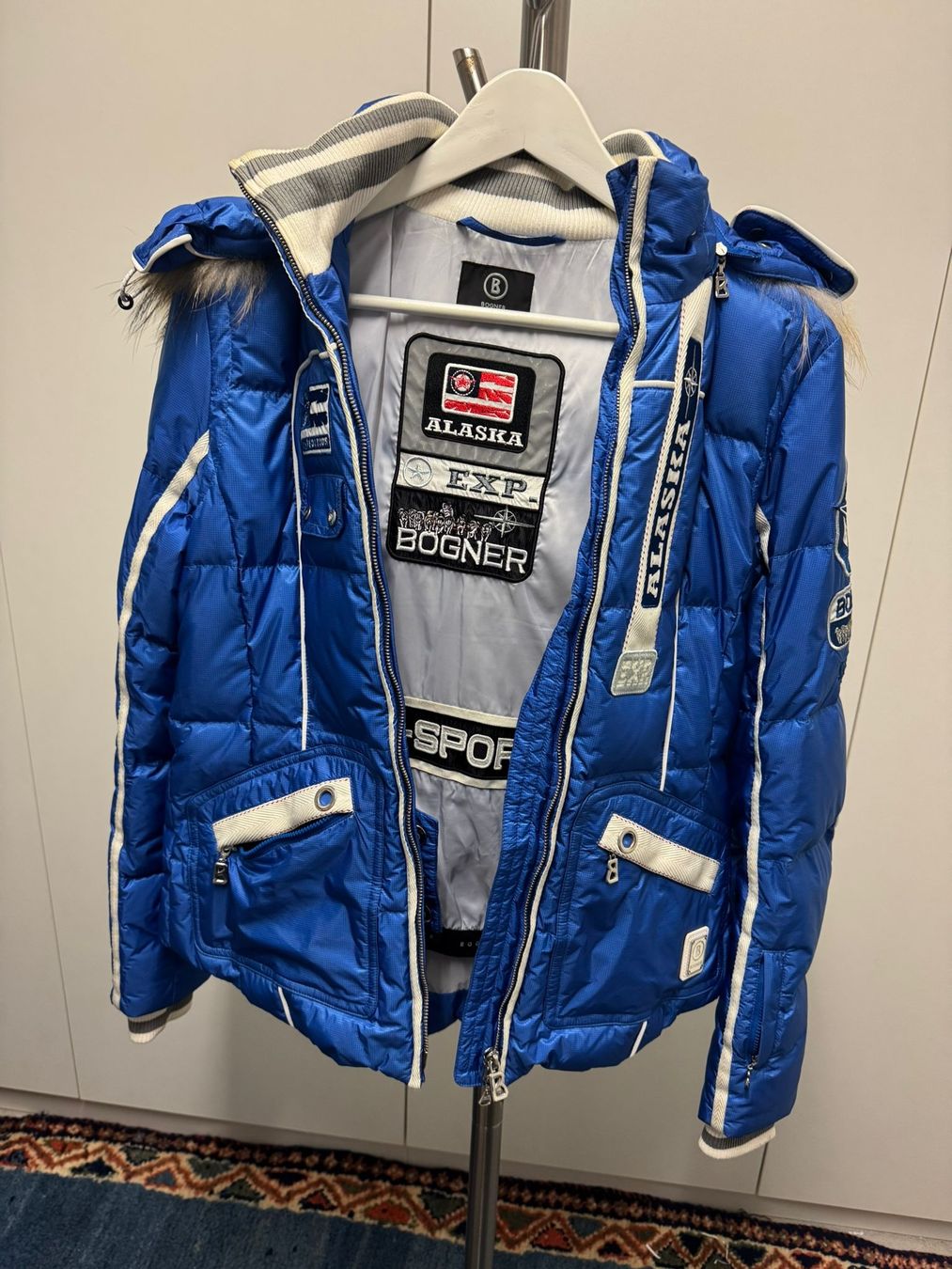 Bogner Giacche: Bogner blaue Daunen Steppjacke Gr.36/S – Nuovo (secondo la descrizione) da St. Gallenkappel venduto da mytimes 1