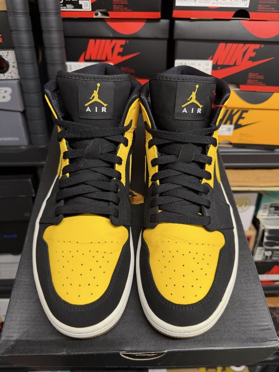 Jordan Scarpe da uomo: Jordan 1 Mid New Love (2017) – Usato da St-Légier-La Chiésaz venduto da Swoosh. 1