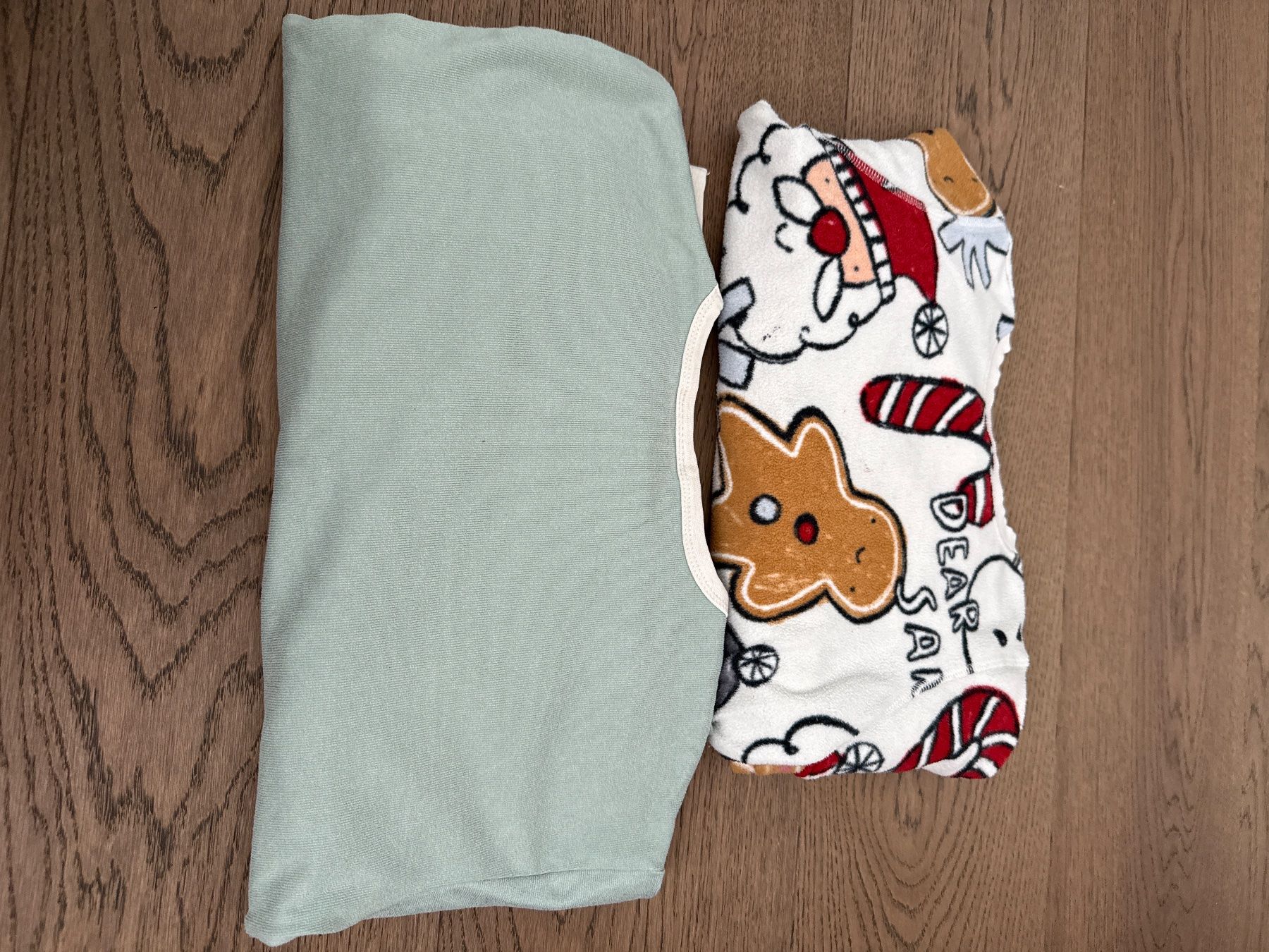 Pyjamas & Ähnliches: Pyjama Set Christmas Pattern and Green Set Used – Gebraucht aus Oberglatt ZH von Sale12 1