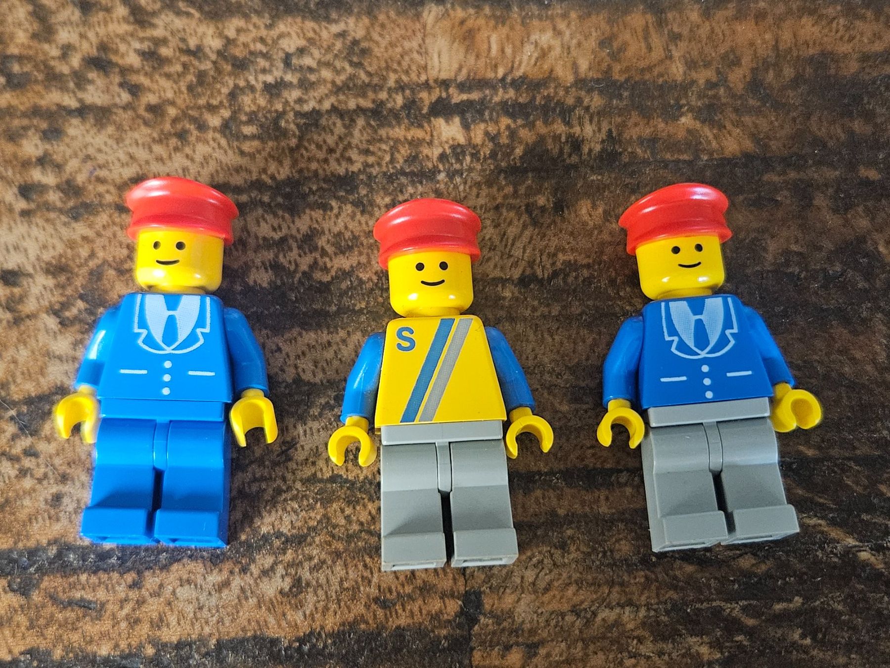Lego Kit di costruzioni: lego lot de 3 figurines – Usato da Confignon venduto da Ecrofigs