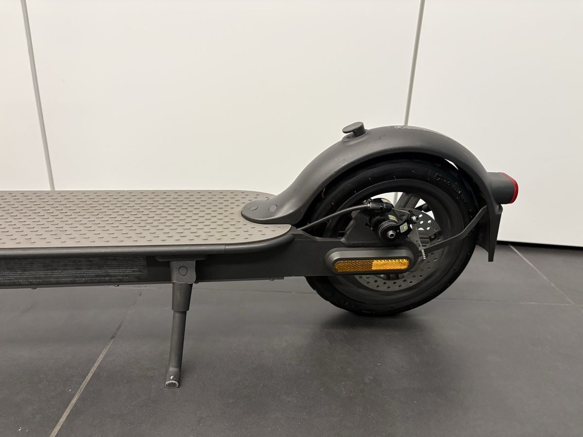 Xiaomi Kickboard: Xiaomi Mi Electric Scooter Essential – Usato da Solothurn venduto da Jfk 3