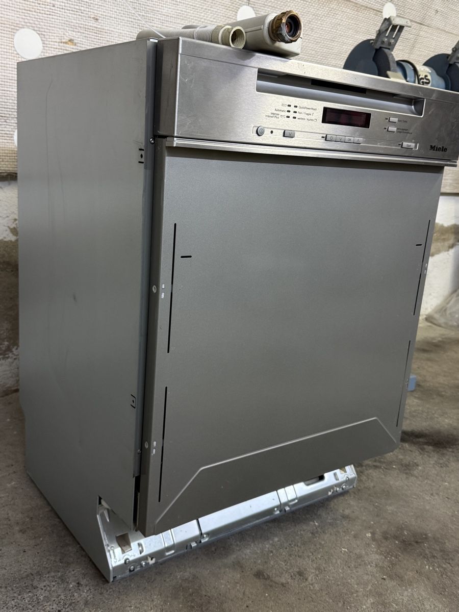 Lavastoviglie: Miele Geschirrspüler G 26725-60 SCi – Usato da Trasadingen venduto da Kaffee.mann