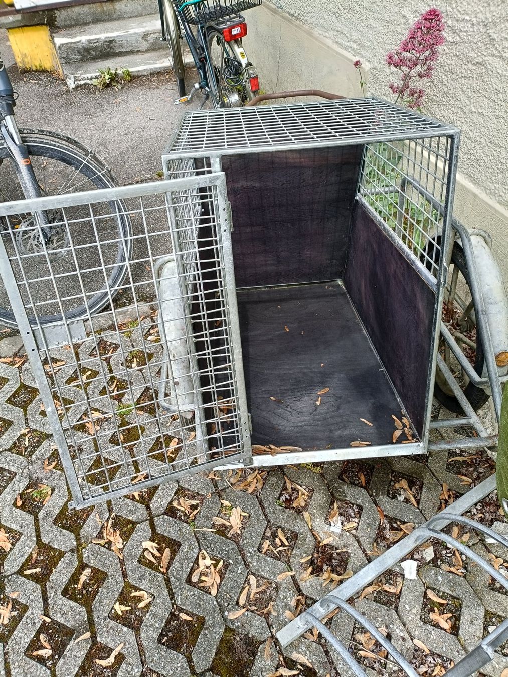 Gabbie, trasporto & Sicurezza: Velo Anhänger mit Hundebox – Usato da Köniz venduto da Brockenreich 1