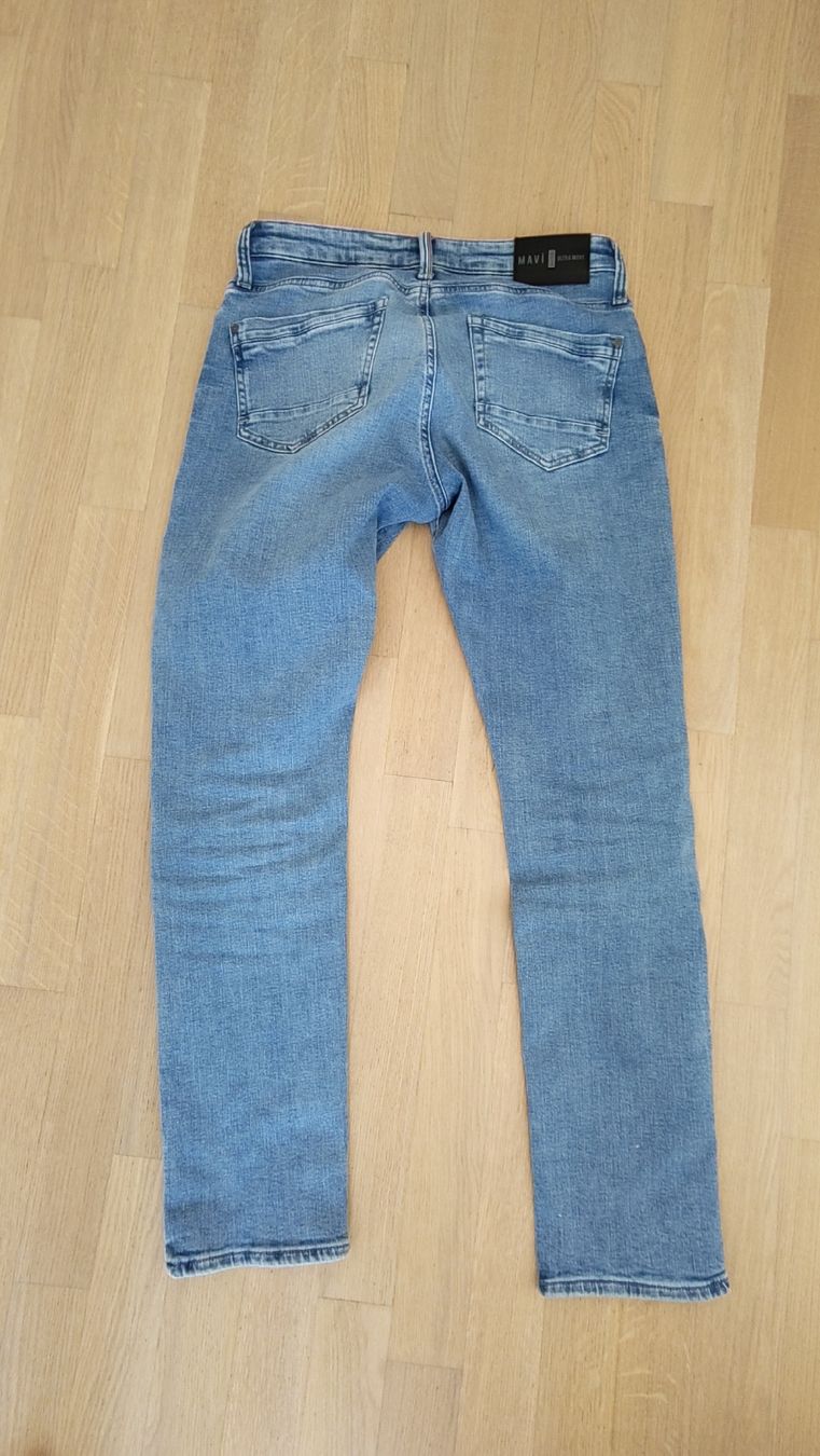 Mavi Jeans: Mavi Marcus Ultra Move Jeans, Slim Straight Leg – Nuovo (secondo la descrizione) da Meggen venduto da Vitos 1