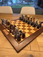 Safari-Schachspiel mit handbemalten Tierfiguren