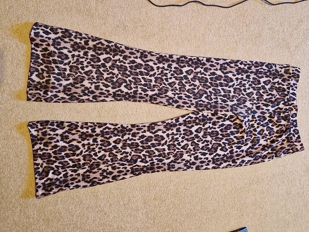 Leggings: Leggins Leoparden Muster  – Usato da Därstetten venduto da tho_zxy2 1
