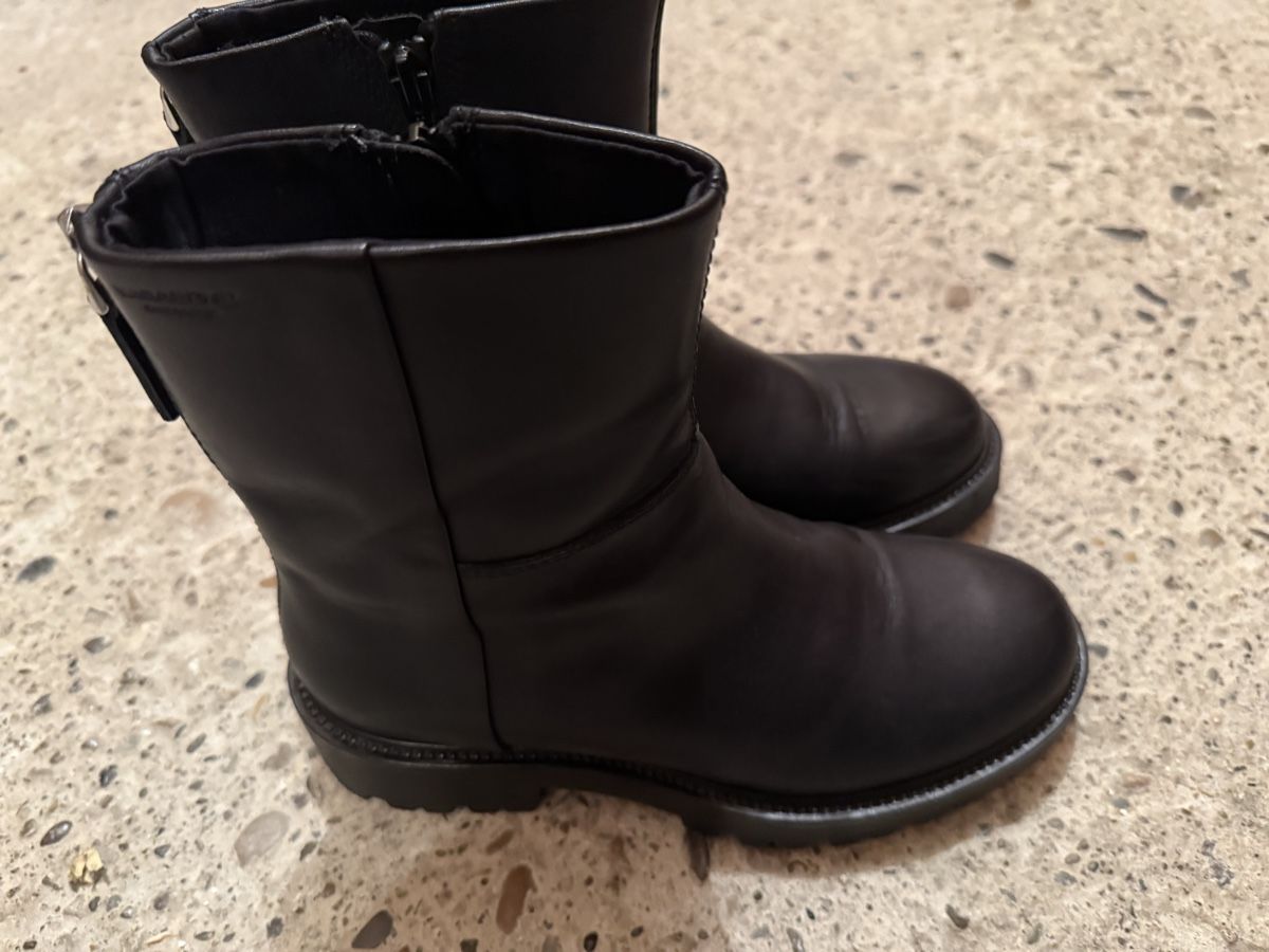 Vagabond Damenschuhe: Almost new Black Vagabond Leather Boots, Zip Closure – Neu und originalverpackt aus Dübendorf von zhe_69pd 1