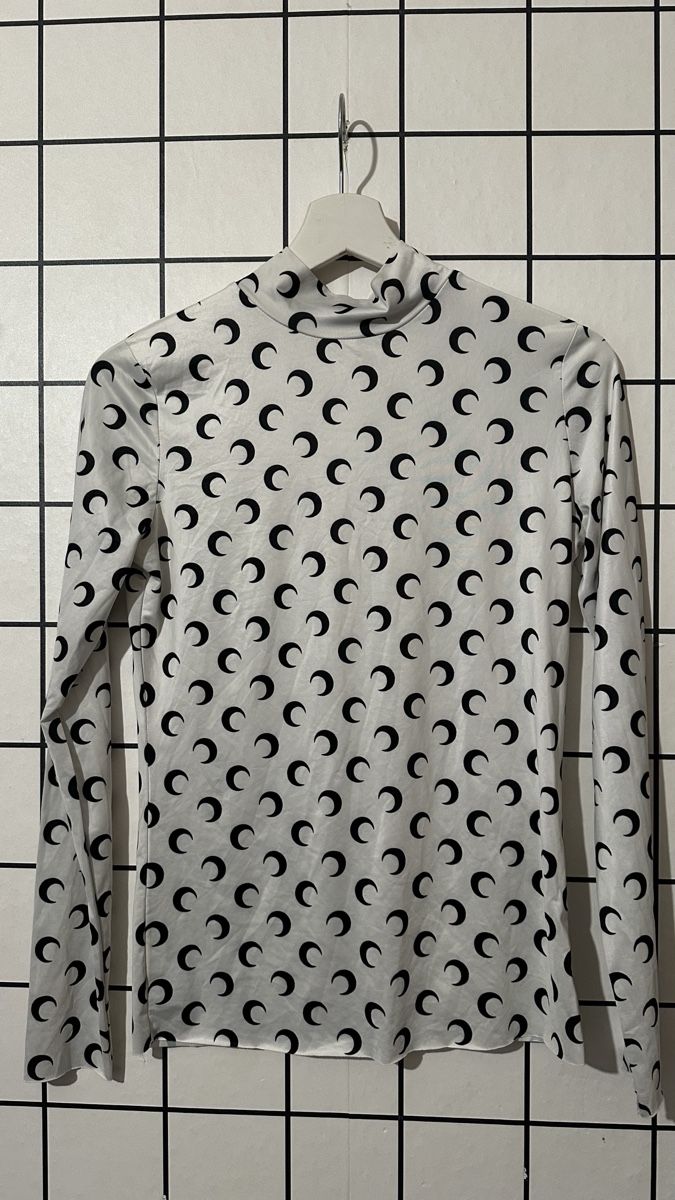 Top: Moon Print Turtleneck Top - Size S – Usato da Genève venduto da ravehotline