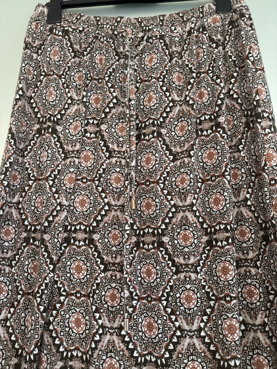 C&A Jupes: Wunderschöner Boho Maxirock mit Ethno-Muster & Seitenschlitz – Neuf (Voir description) à Hendschiken par Uraniali 1