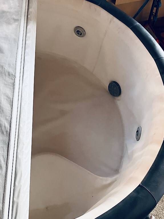 Softub Whirlpool: Whirlpool Softub Resort (4-6 Pers.) – Usato da Andwil SG venduto da Kaltbrunner 4