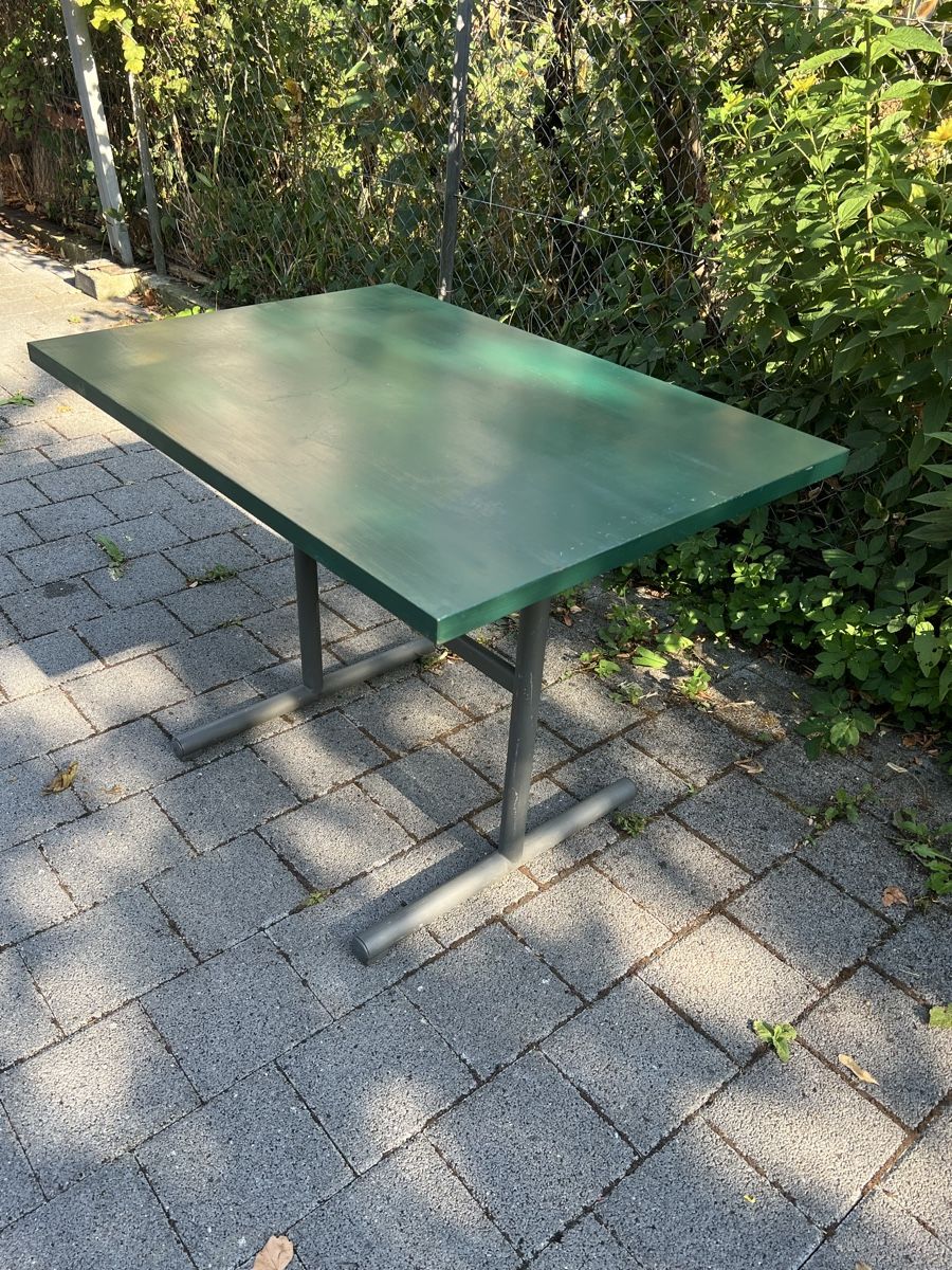 Tables: Metall Gartentisch, klappbar, Schaffner – D'occasion à Aarburg par Annemarie16 1