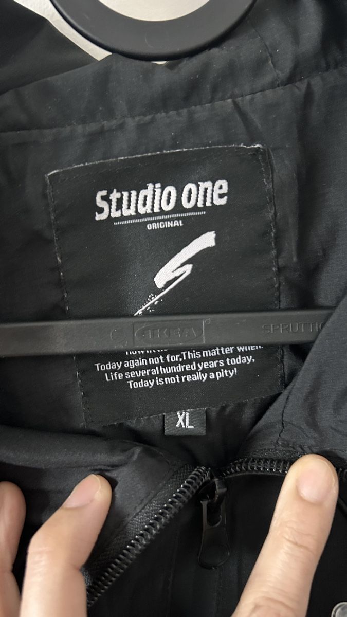 Giacche: Stylish Black Anorak Jacket - Perfect for Spring Walks – Usato da Genève venduto da Noemie.wrmsi 3