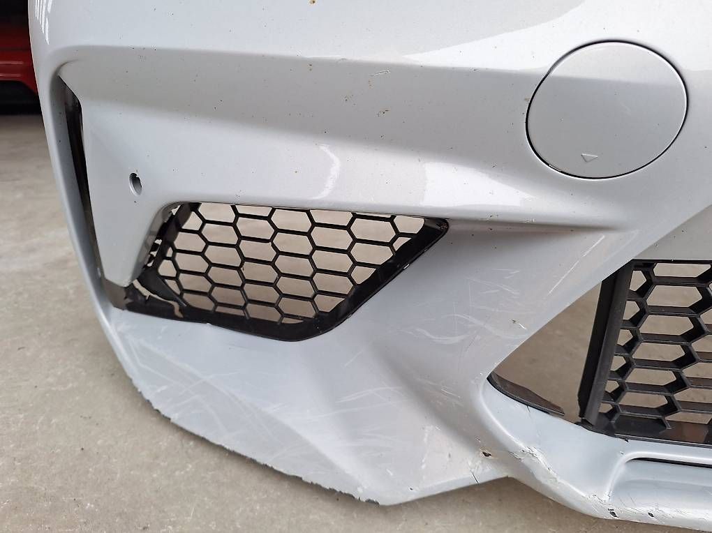BMW Tutti pezzi di ricambio auto: BMW M2 Front Bumper Stossstange Damaged - Hockenheim Silver – Usato da Baar venduto da ric_6qlz 3