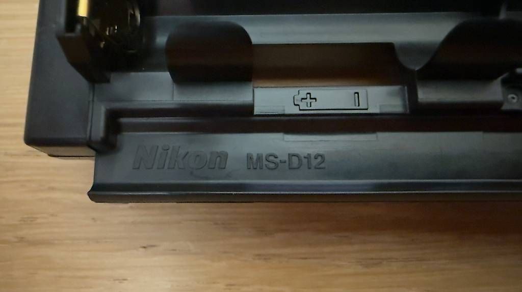Nikon Accus & piles: NIKON MS-D12 BATTERY HOLDER – D'occasion à Giubiasco par SandroWeb 2
