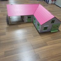 Spielstall aus Holz