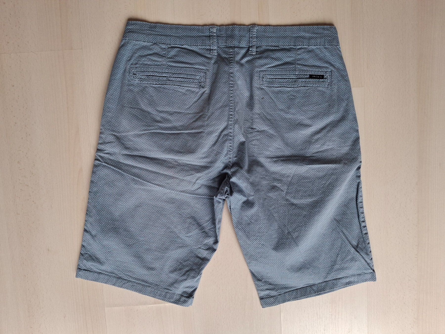 Pantaloni: Short – Usato da Walterswil SO venduto da Mama_noel 1