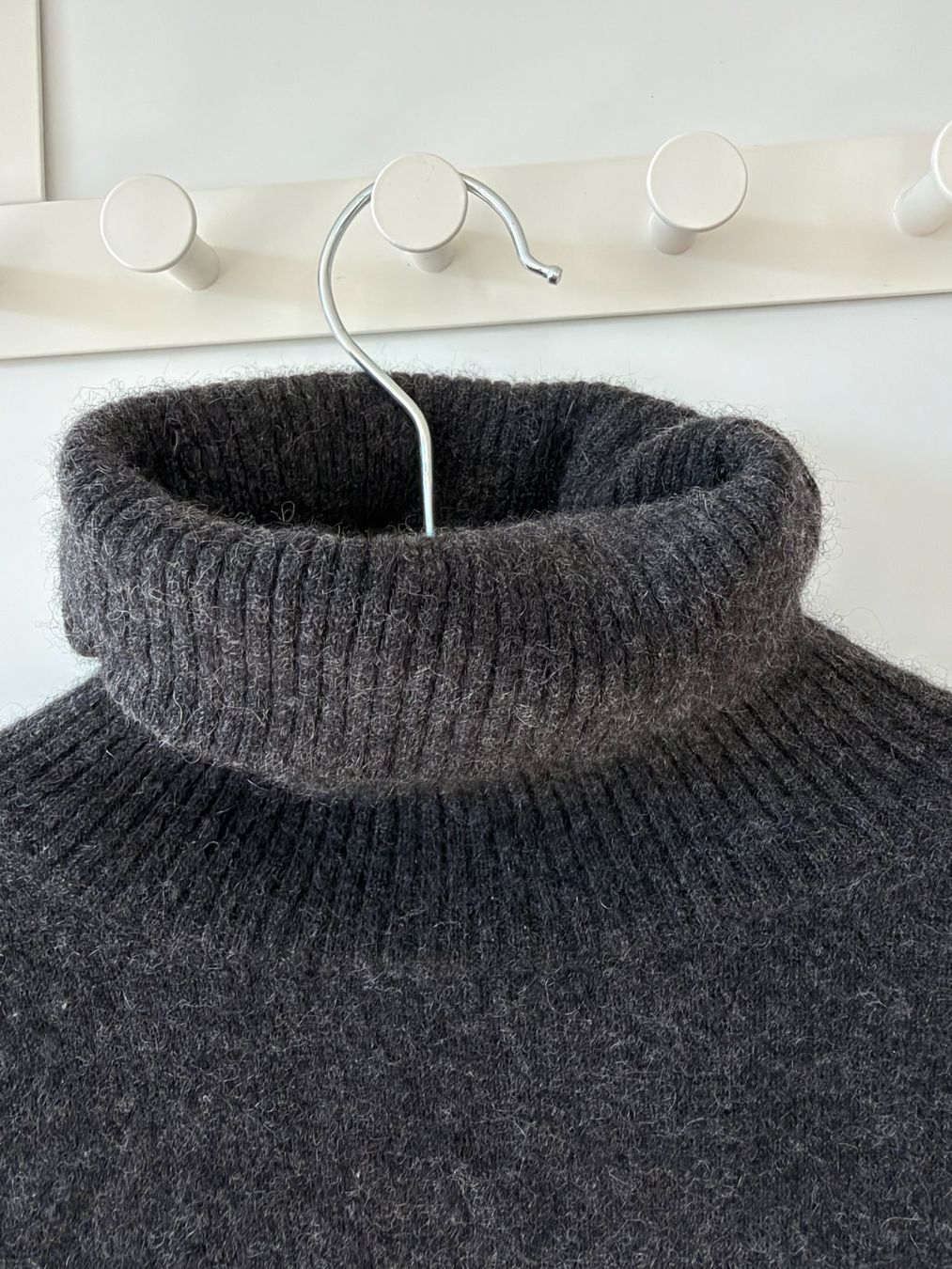Pullover & Sweatshirts: Kaschmir-Rollkragenpullover anthrazit, 100% Kaschmir – Gebraucht aus Neukirch an der Thur von foundby. 2