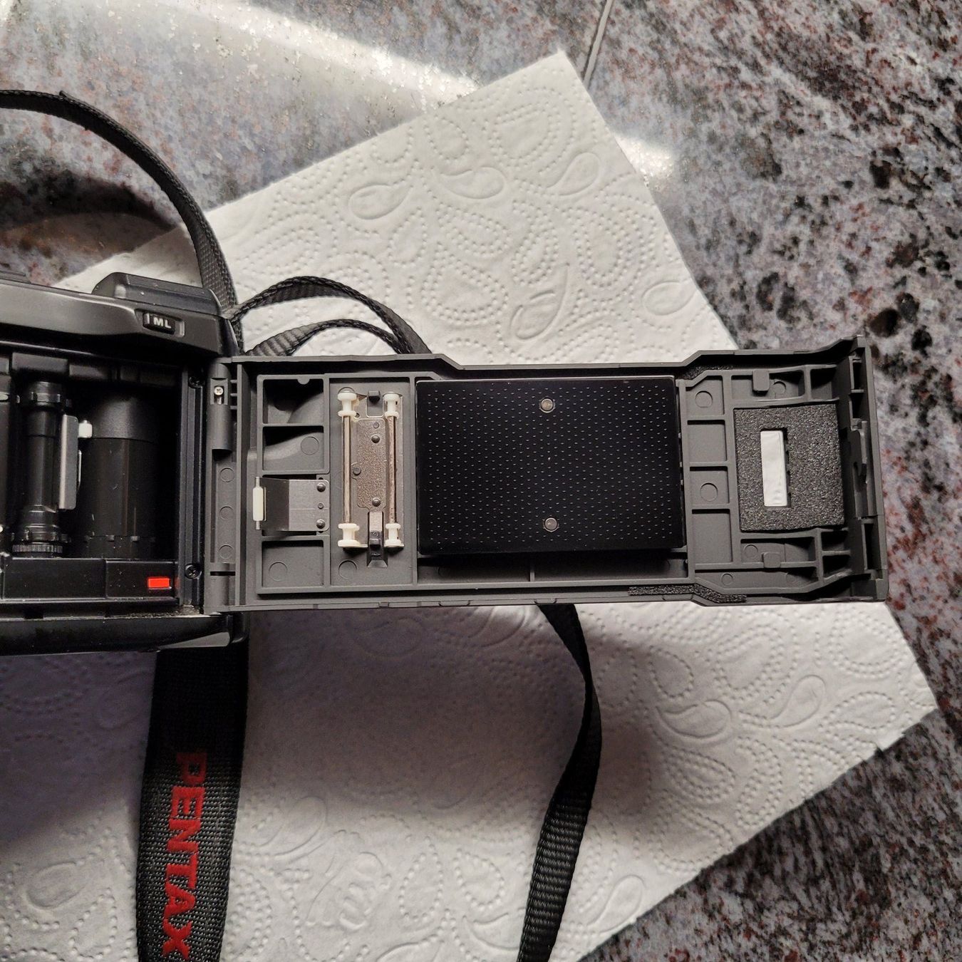 Pentax Fotocamera: Pentax SFX Analogkamera mit Objektiv und Gurt – Difettoso da Dörflingen venduto da tucson16 5