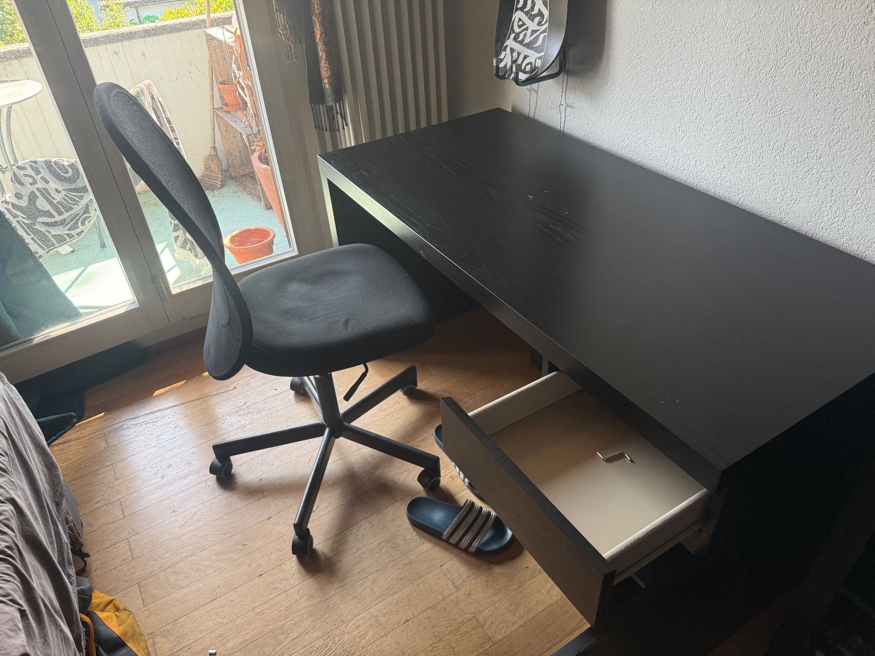 Bureaux: Bürotisch mit Stuhl – D'occasion à Köniz par dav_c9m5 1