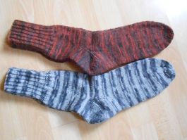 2 Paar Wollsocken Handgestrickt Gr 42/43
