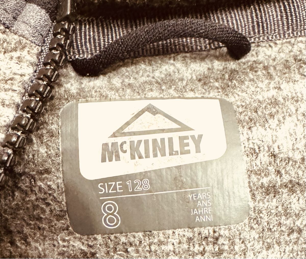 Jacken: Faserpelz von McKindley top Zustand. – Gebraucht aus Hünenberg von Robe0 1