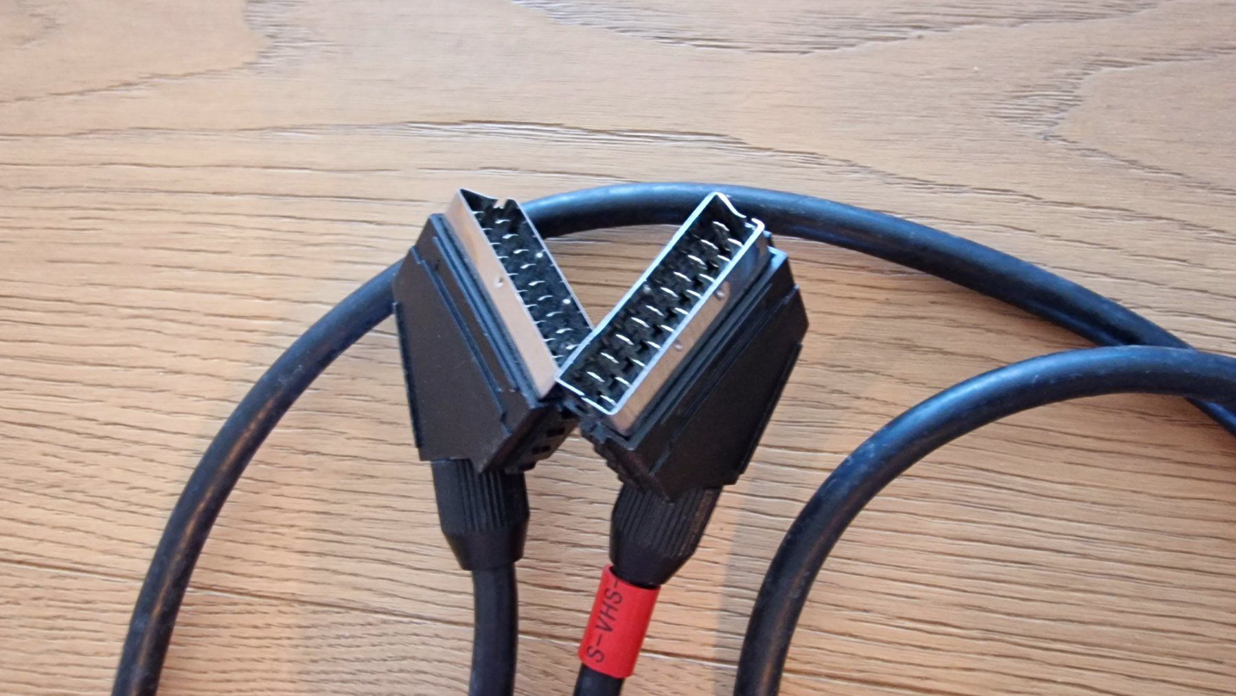 Cavi: SCART Kabel - Schwarz - 1.9 m – Usato da Murten venduto da Cheri23