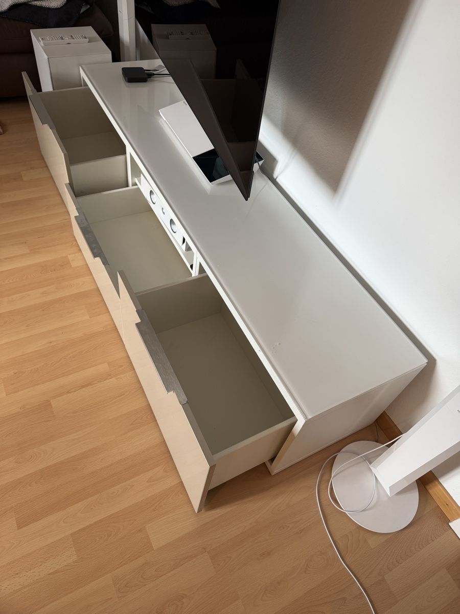 Ikea Mobili TV: TV Unterteil mit Schubladen gebraucht – Usato da Hermetschwil-Staff venduto da JamesonAnderson 1
