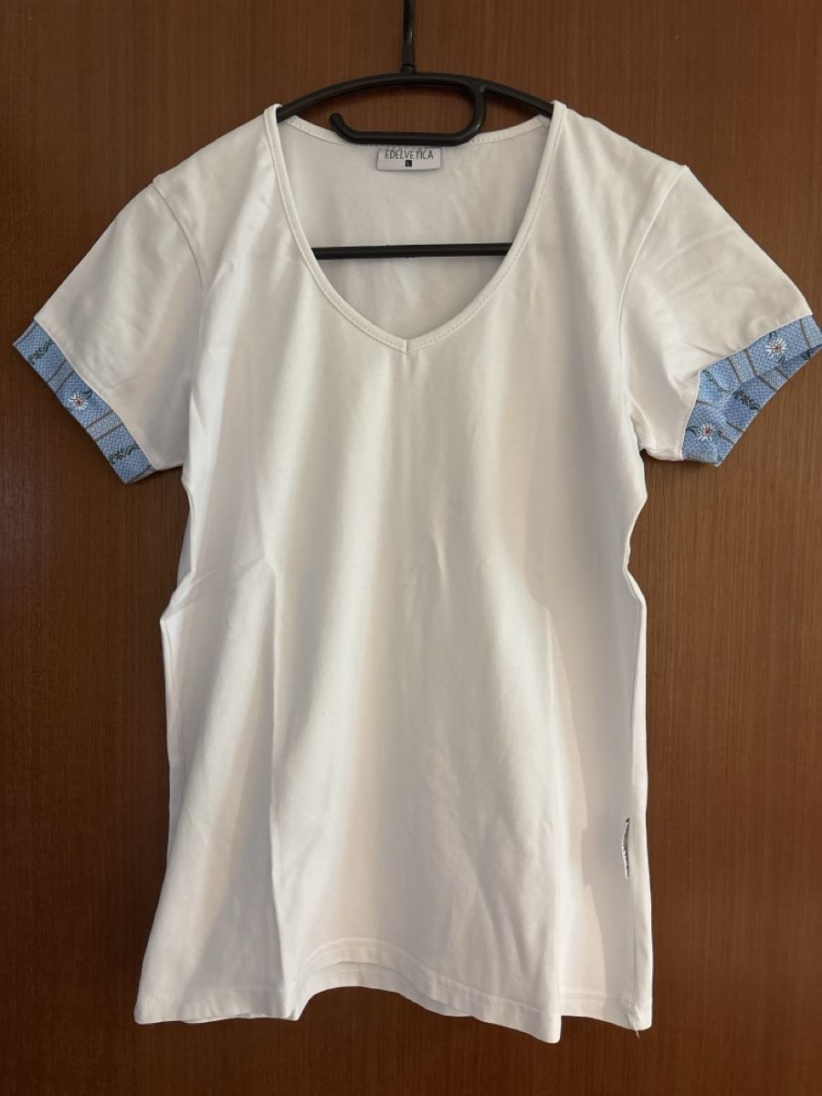 Edelvetica T-shirts: Edelvetica Tshirt blau L – D'occasion à Rünenberg par ZwergLi100