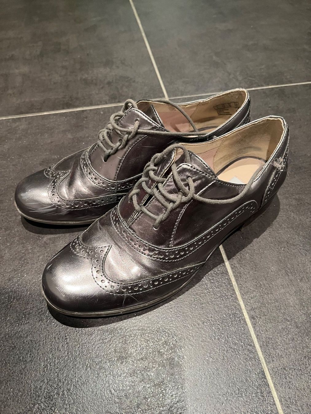Clarks Scarpe da donna: Clarks Silberne Damen Schuhe, Grösse 37 – Usato da Breganzona venduto da Vstadelmann