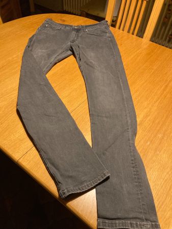 Jean Lee gris foncé, coupe droite, taille 32/36.